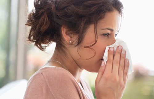Sổ mũi ho có đờm, khô họng có phải biểu hiện của bệnh cúm