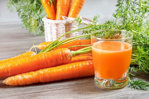 Những lợi ích thần kỳ của nước ép cà rốt đối với sức khỏe