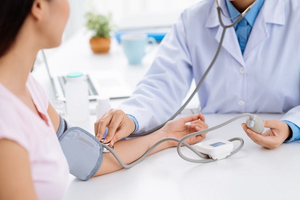 Bệnh nhân bị tăng huyết áp có nên ngừng thuốc khi huyết áp đã bình thường?