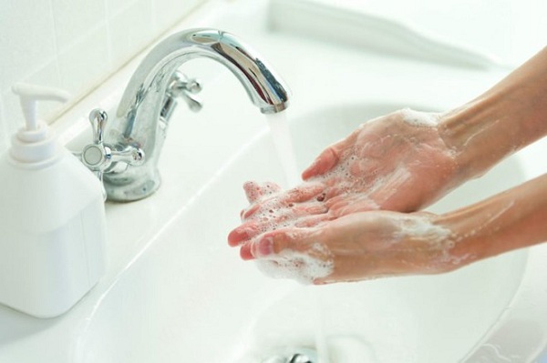 Nên rửa tay bằng xà phòng thường xuyên
